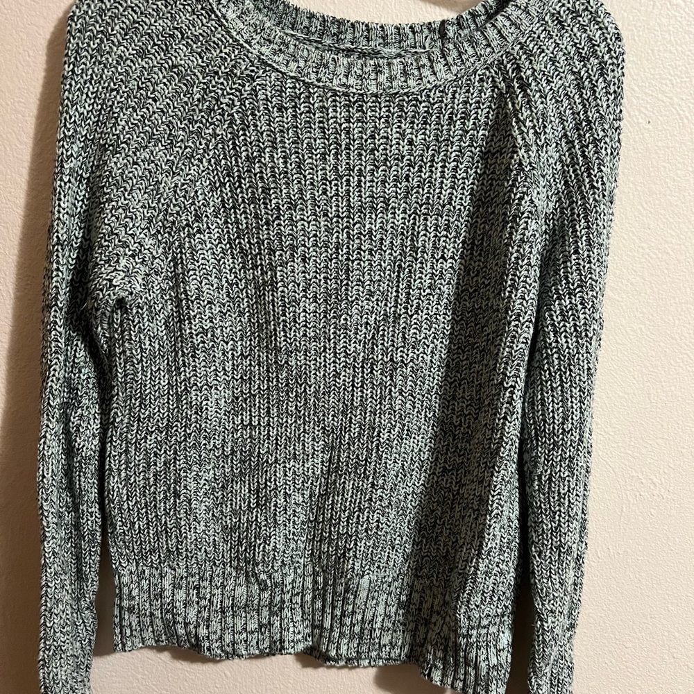 American eagle grey and white Women's Knit Sweater‎ large